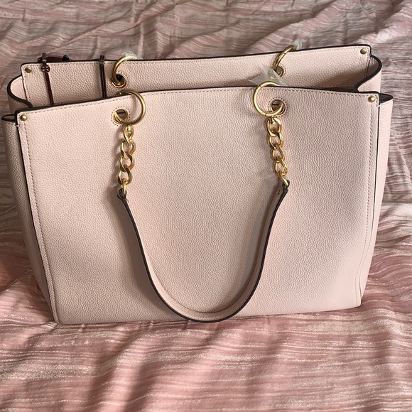 TORY BURCH EVERLY TOTE BAG. Pebbled leather. Color; Shell pink/652 - Picture 2 of 8